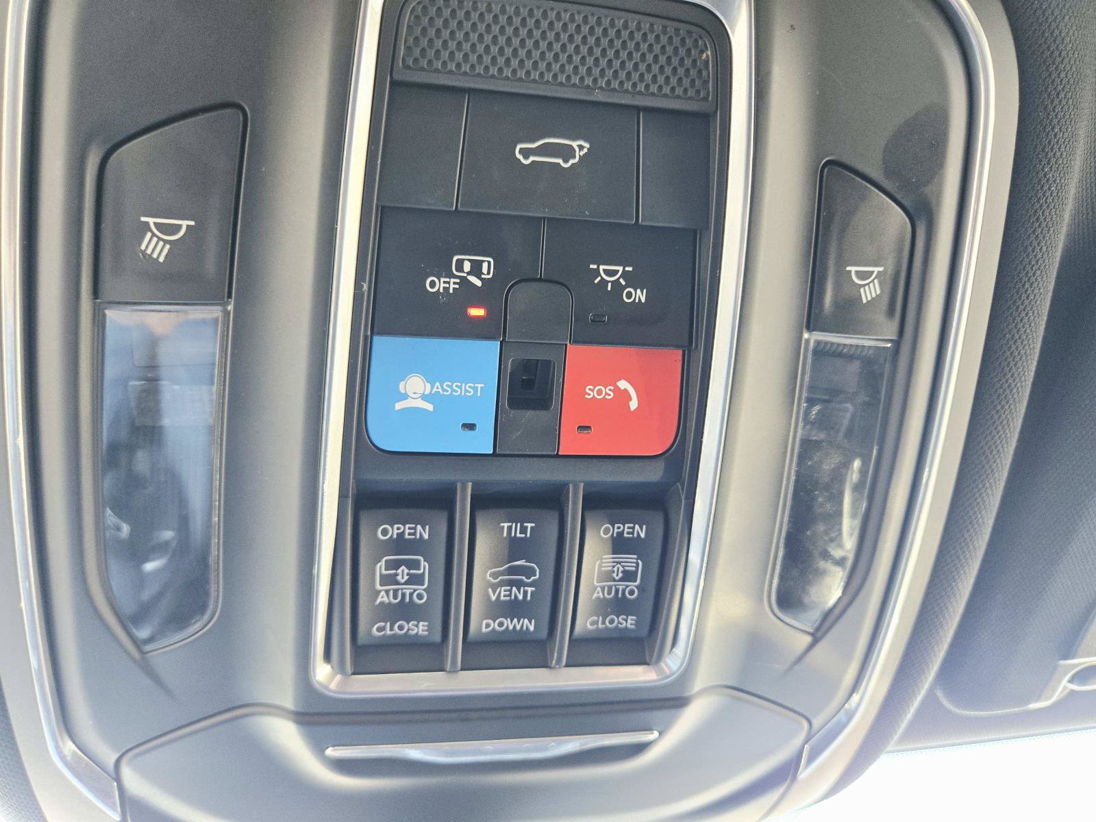 Used 2025 Jeep Grand Cherokee L Overland w/ Advanced Protech Group III AWD/4WD image 39