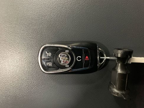 Used 2022 Buick Enclave Essence image 14