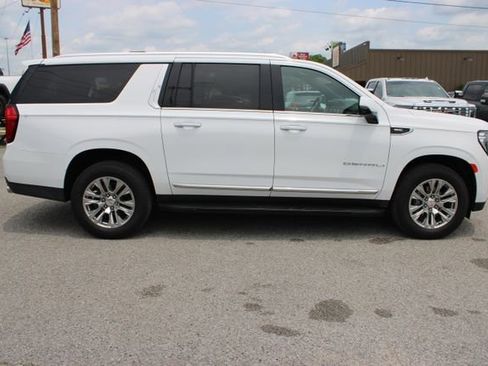 Used 2022 GMC Yukon XL Denali AWD/4WD image 4
