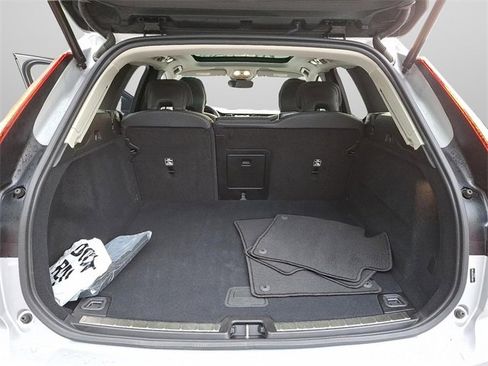 Certified 2025 Volvo XC60 B5 Plus image 29