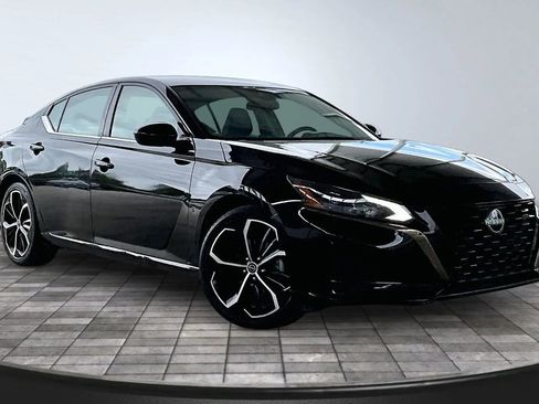 Used 2025 Nissan Altima 2.5 SR image 3