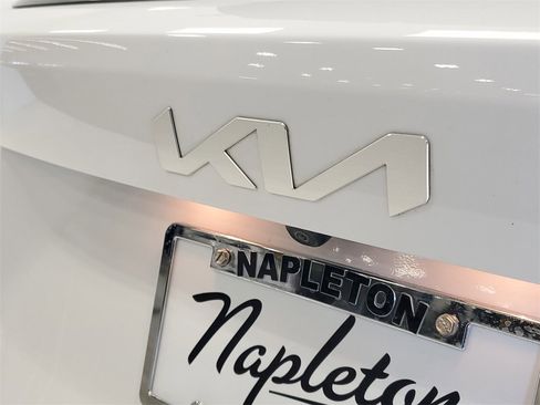 Used 2023 Kia Sorento S w/ Panoramic Sunroof Package image 7