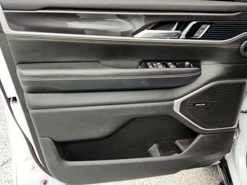 Used 2023 Jeep Wagoneer 4WD w/ Premium Group I image 11