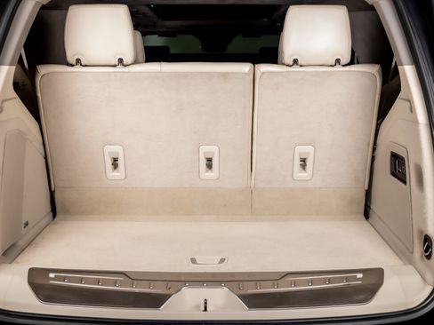 Used 2021 Cadillac Escalade Sport Platinum w/ LPO, ONYX Package image 38