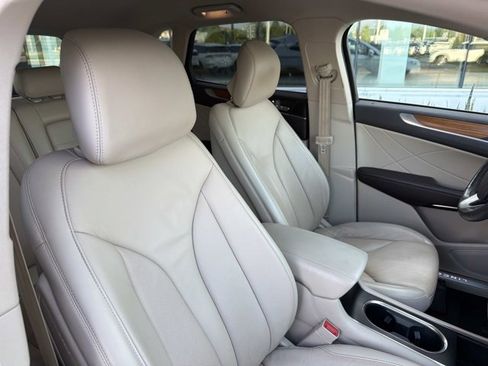 Used 2019 Lincoln MKC Select w/ Select Plus Package FWD image 19