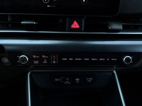 Used 2026 Kia Carnival FWD image 31