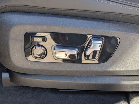 New 2026 BMW X5 M60i w/ Executive Package image 16