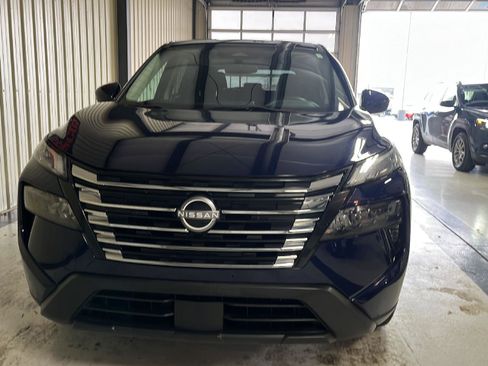 Used 2024 Nissan Rogue SV image 7