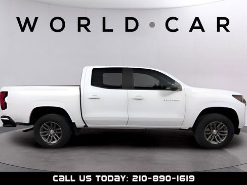 Used 2024 Chevrolet Colorado LT w/ LT Convenience Package image 12