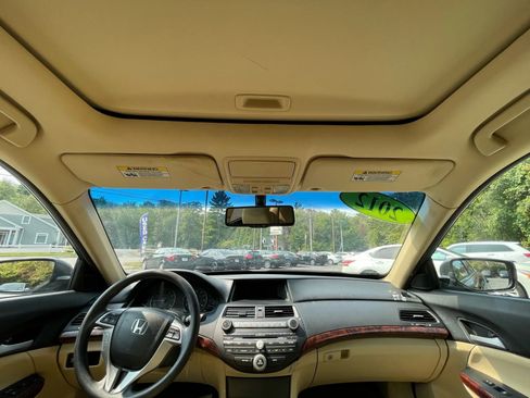 Used 2012 Honda Crosstour EX image 17