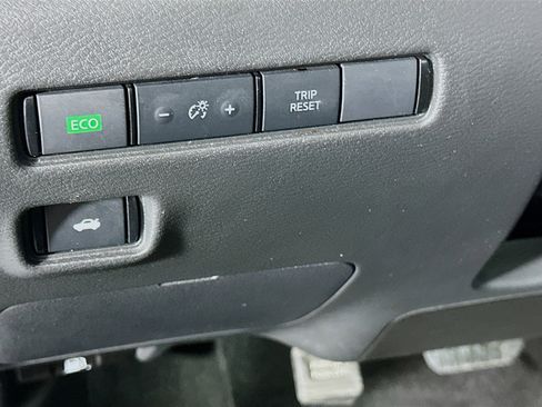 Used 2024 Nissan Sentra SV image 16