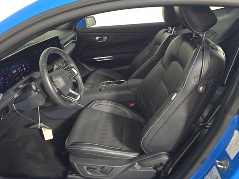 Used 2025 Ford Mustang Premium image 9