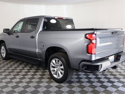 Used 2020 Chevrolet Silverado 1500 Custom w/ Custom Value Package image 4