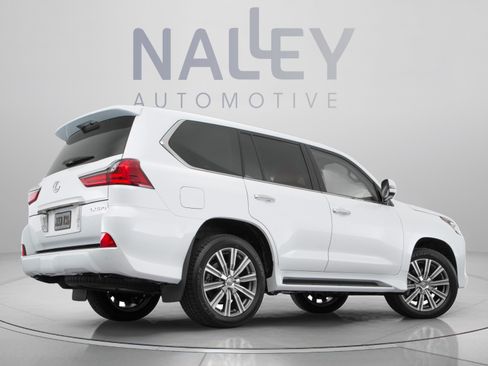 Used 2017 Lexus LX 570 4WD w/ Luxury Package image 5