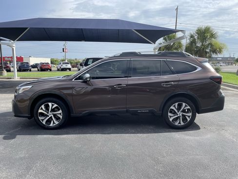 Used 2020 Subaru Outback Touring XT AWD/4WD image 4