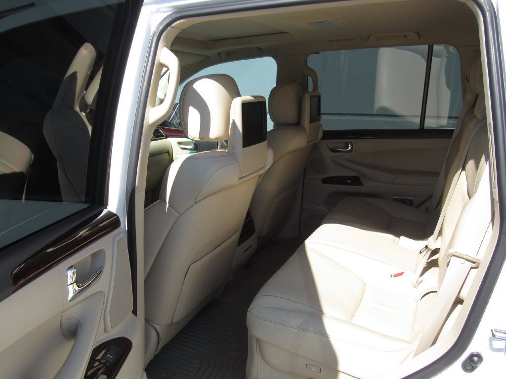Used 2015 Lexus LX 570 4WD w/ Luxury Package image 13