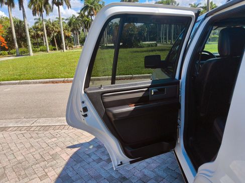 Used 2017 Ford Expedition Platinum RWD image 34