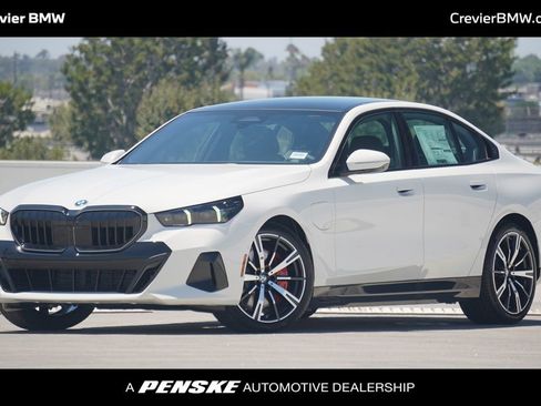 Used 2026 BMW 550e xDrive w/ Premium Package AWD/4WD image 1