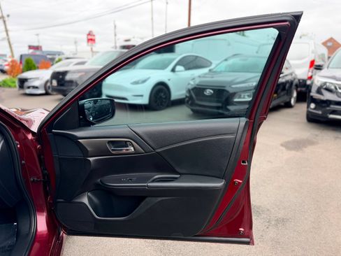 Used 2017 Honda Accord Sport image 22