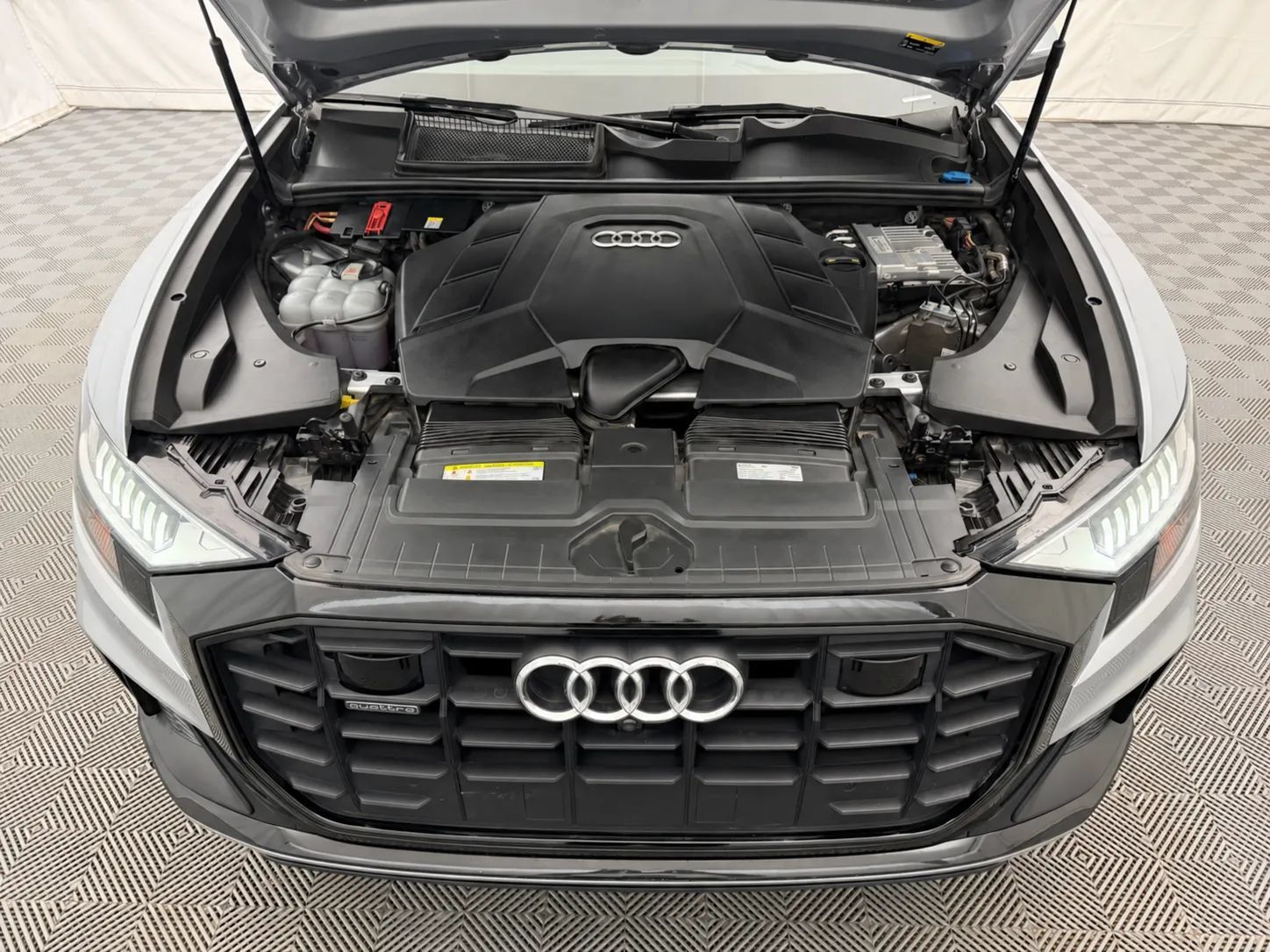 Used 2019 Audi Q8 Prestige AWD/4WD image 44