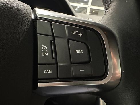 Used 2019 Land Rover Discovery Sport SE image 30