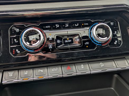 New 2026 GMC Sierra 2500 AT4 w/ AT4 Premium Plus Package image 19