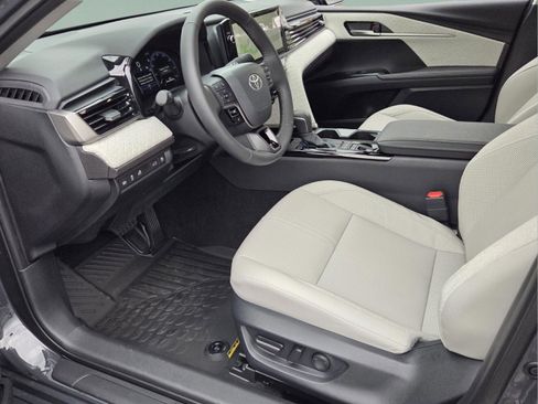 Used 2026 Toyota Camry XLE AWD/4WD image 11