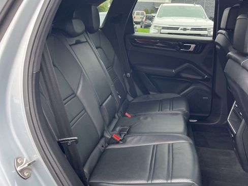 Used 2021 Porsche Cayenne AWD/4WD image 7