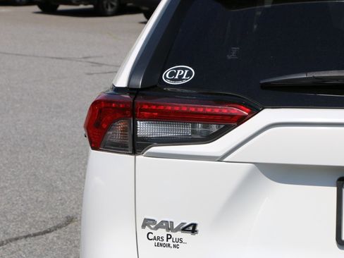 Used 2019 Toyota RAV4 XLE Premium FWD image 6