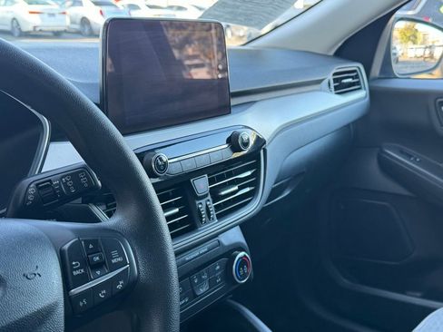 Used 2022 Ford Escape SE image 18