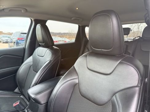 Used 2019 Jeep Cherokee Latitude Plus w/ Cold Weather Group image 13