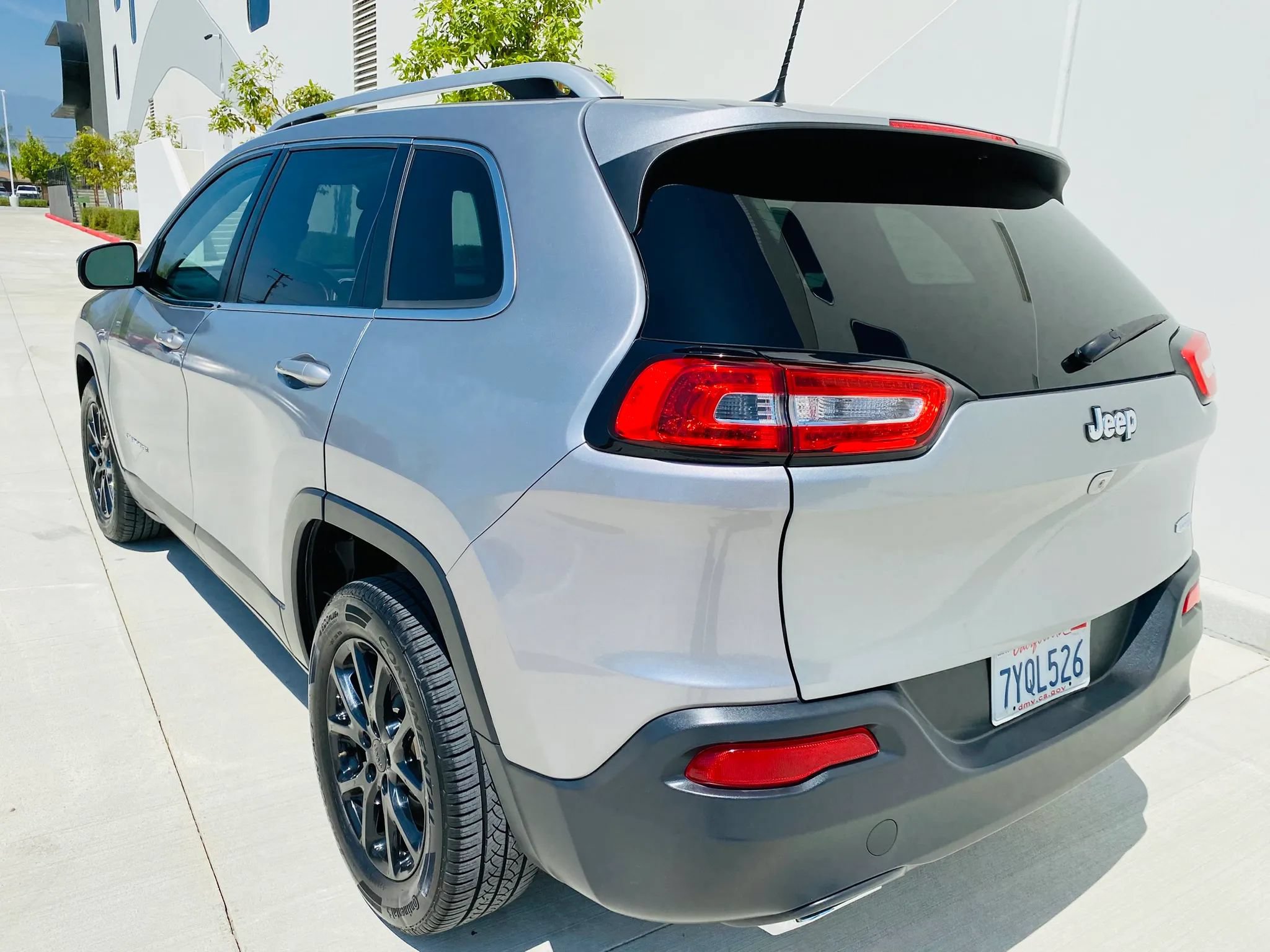 Used 2017 Jeep Cherokee Latitude FWD image 10