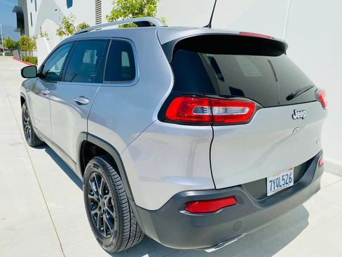 Used 2017 Jeep Cherokee Latitude FWD image 10