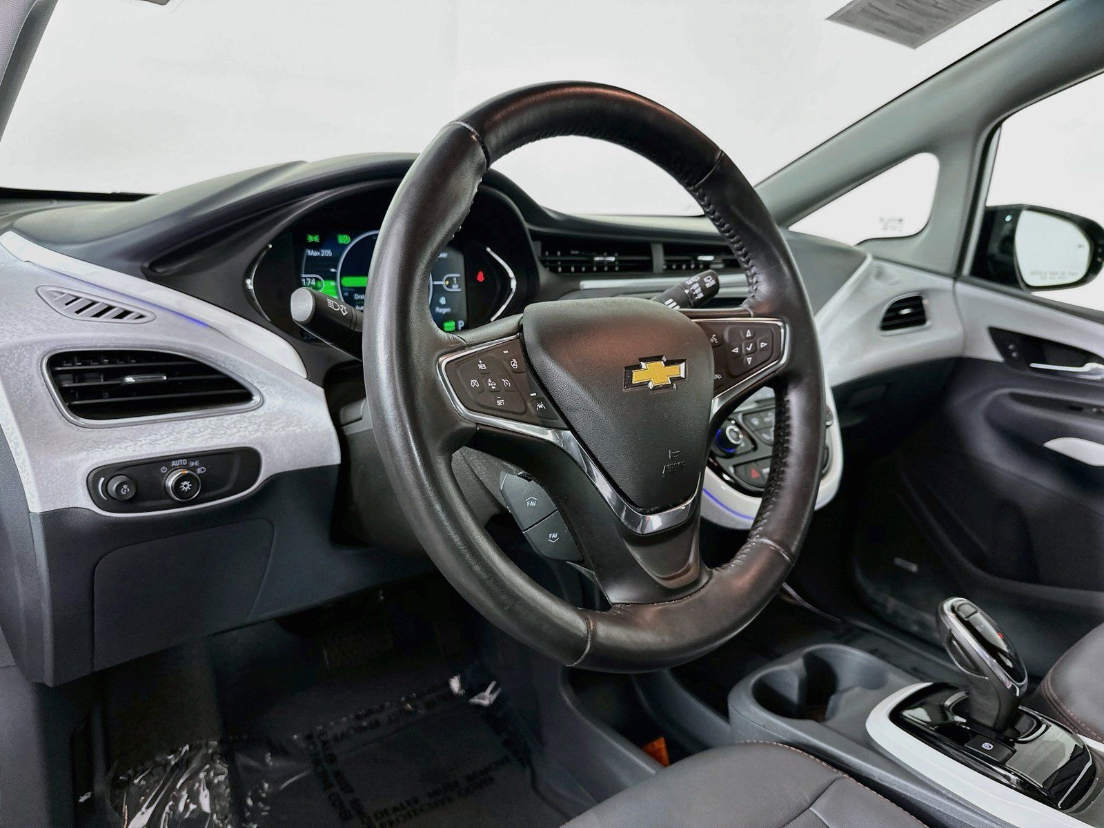 Used 2019 Chevrolet Bolt Premier w/ Infotainment Package FWD image 10