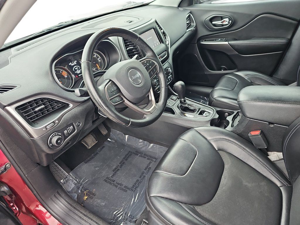 Used 2019 Jeep Cherokee Latitude Plus w/ Comfort/Convenience Group FWD image 16