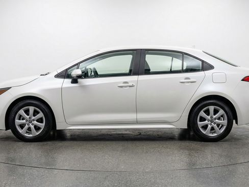 Used 2025 Toyota Corolla LE FWD image 5
