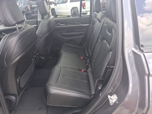 Used 2023 Jeep Grand Cherokee Limited AWD/4WD image 24