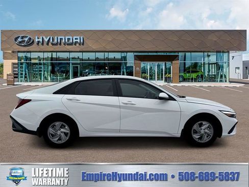 New 2026 Hyundai Elantra SE FWD image 9