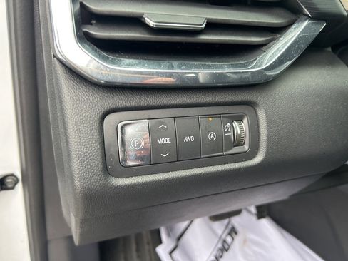 Used 2025 GMC Acadia Elevation image 21