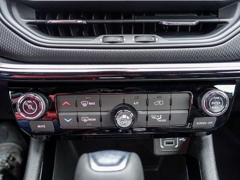 New 2026 Jeep Compass Latitude image 29