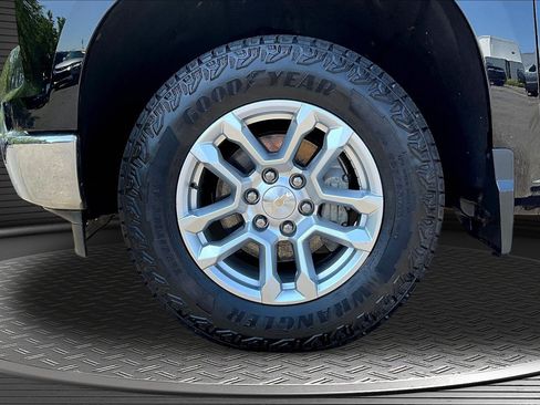 Used 2023 Chevrolet Silverado 1500 LT AWD/4WD image 25