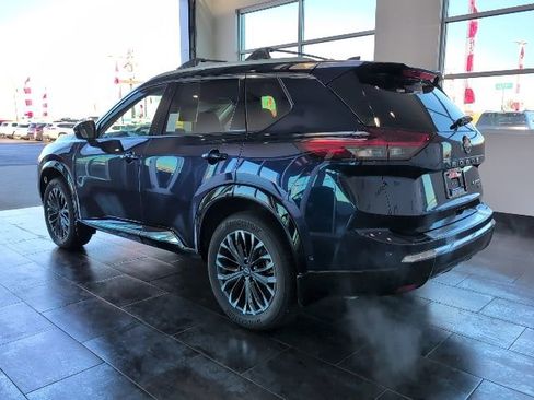 Used 2025 Nissan Rogue Platinum w/ Platinum Premium Package image 5