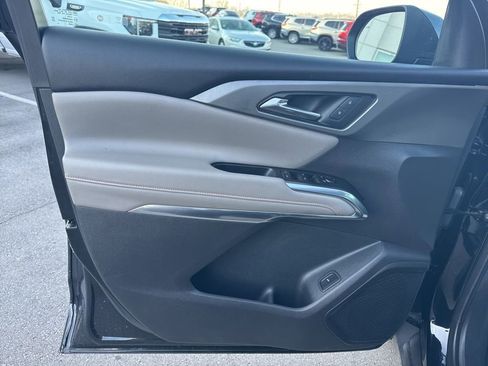 Used 2025 Chevrolet Traverse LT image 10