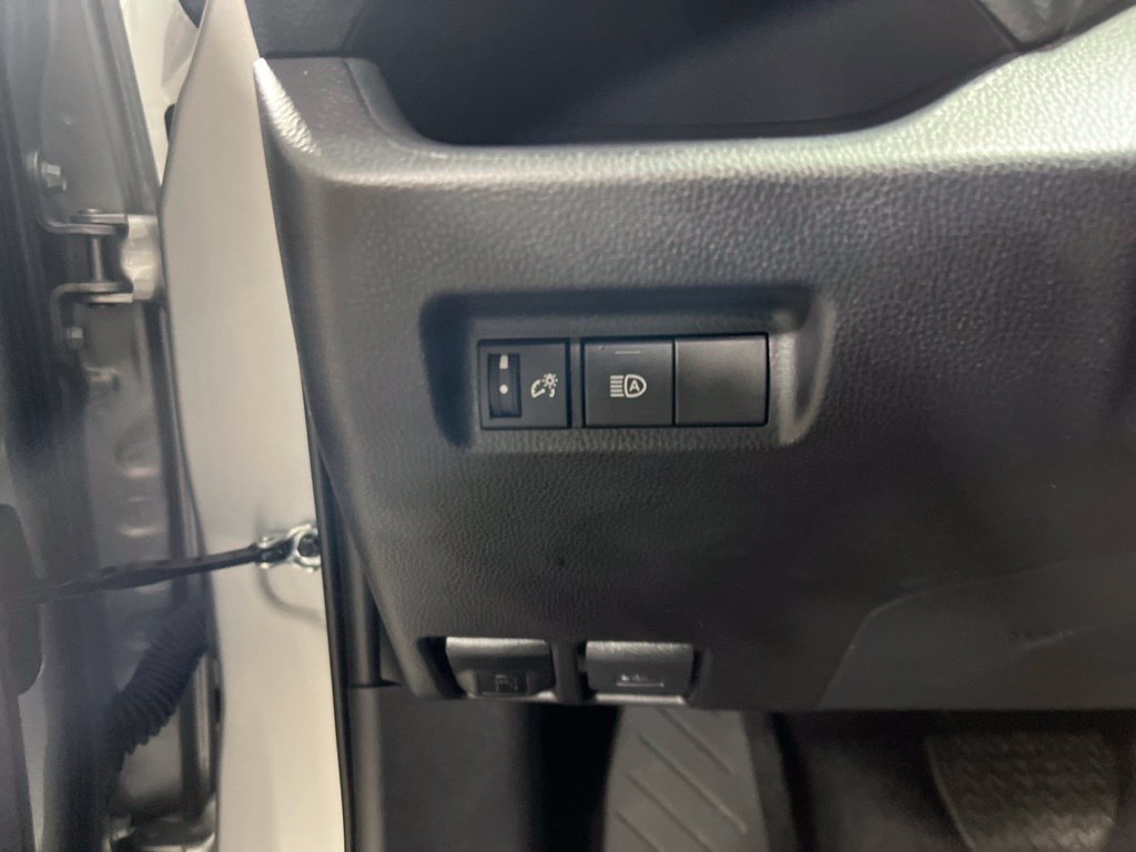 Used 2025 Toyota RAV4 XLE AWD/4WD image 23