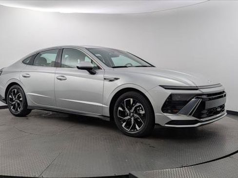 Used 2025 Hyundai Sonata SEL FWD image 11
