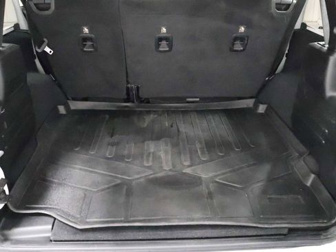 Used 2018 Jeep Wrangler Unlimited Sport S AWD/4WD image 35