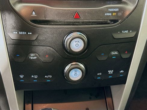 Used 2015 Ford Explorer XLT w/ Equipment Group 201B image 15