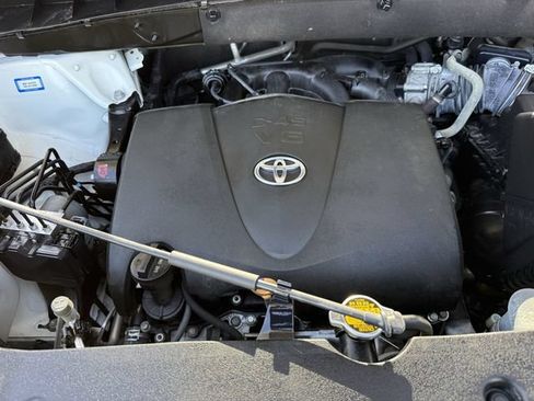 Used 2017 Toyota Highlander XLE FWD image 35