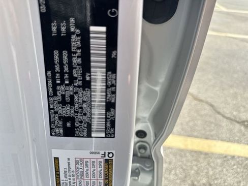 Used 2025 Toyota 4Runner Limited AWD/4WD image 34