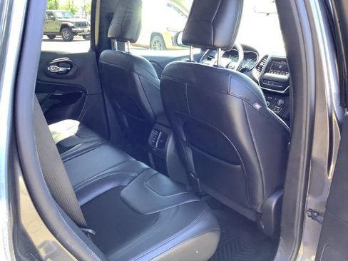 Used 2020 Jeep Cherokee Latitude Plus FWD image 31